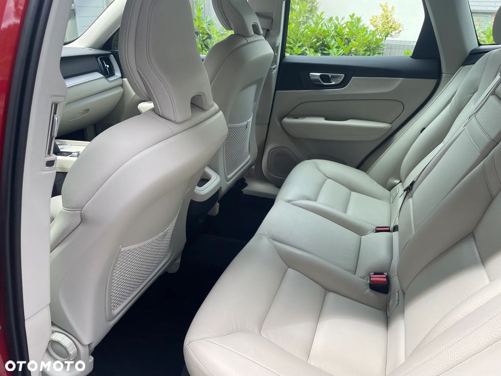 Volvo XC 60 B4 D AWD Momentum Pro - 19
