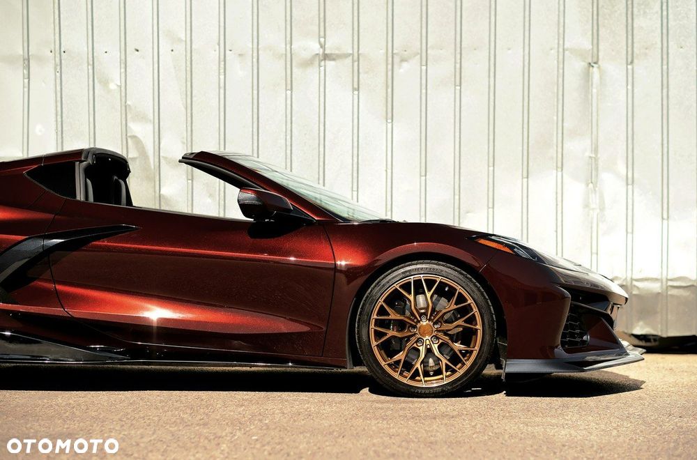 Chevrolet Corvette - 12