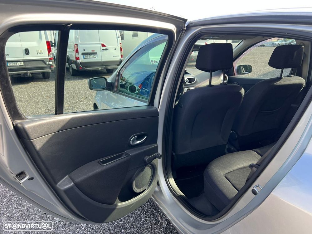 Renault Clio 1.2 16V Dynamique - 17