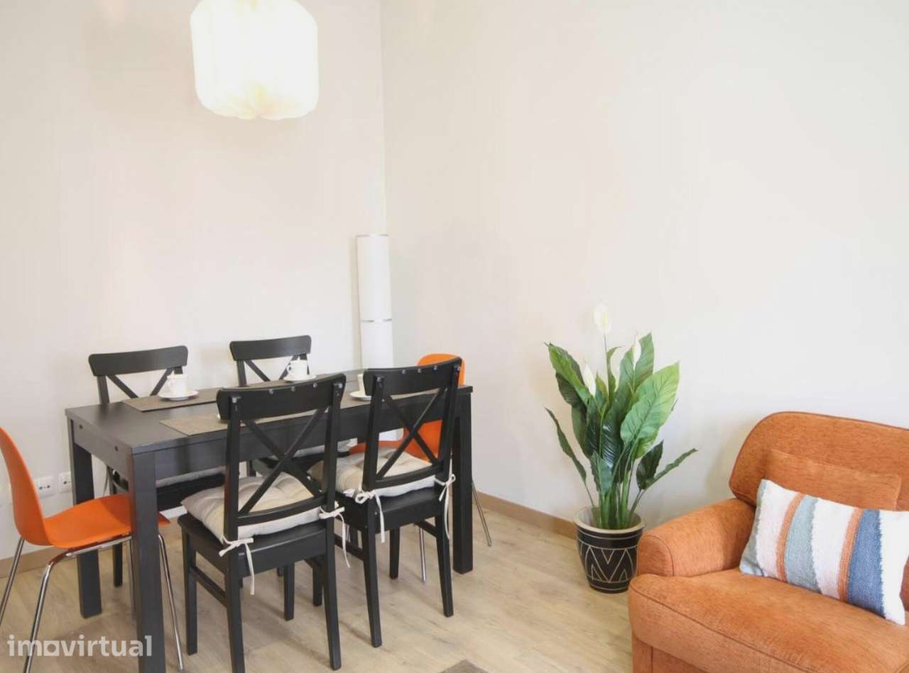 Apartamento T2 com garagem e varanda em Lumiar - Grande imagem: 4/33
