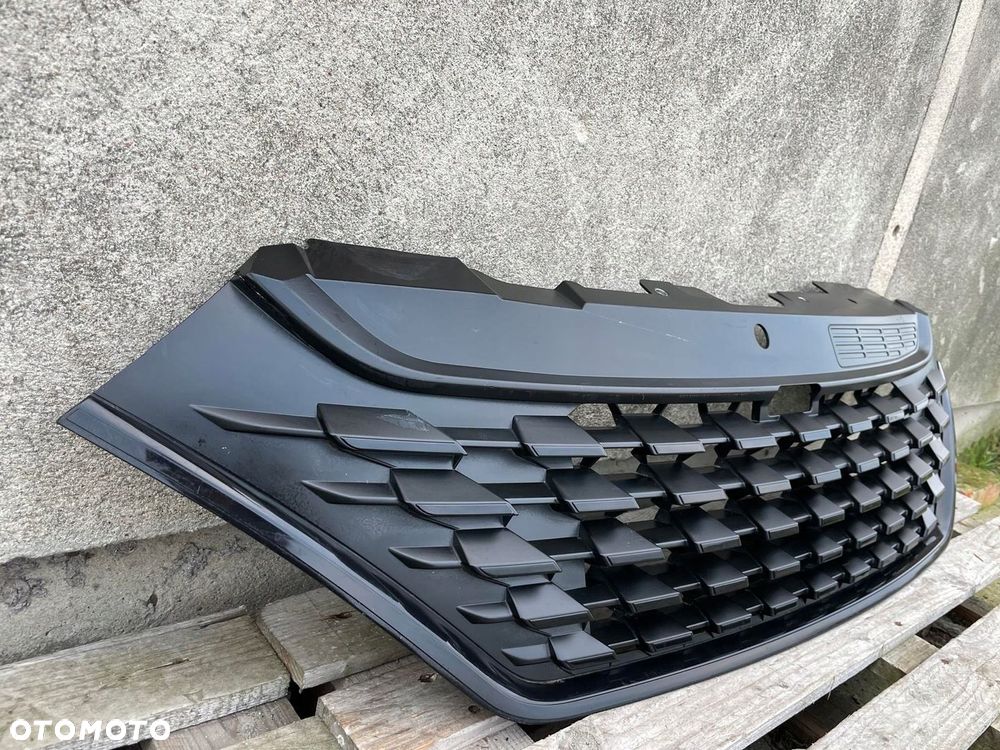 GRILL ATRAPA ZDERZAK PRZOD IVECO DAILY IV LIFT 19- - 3