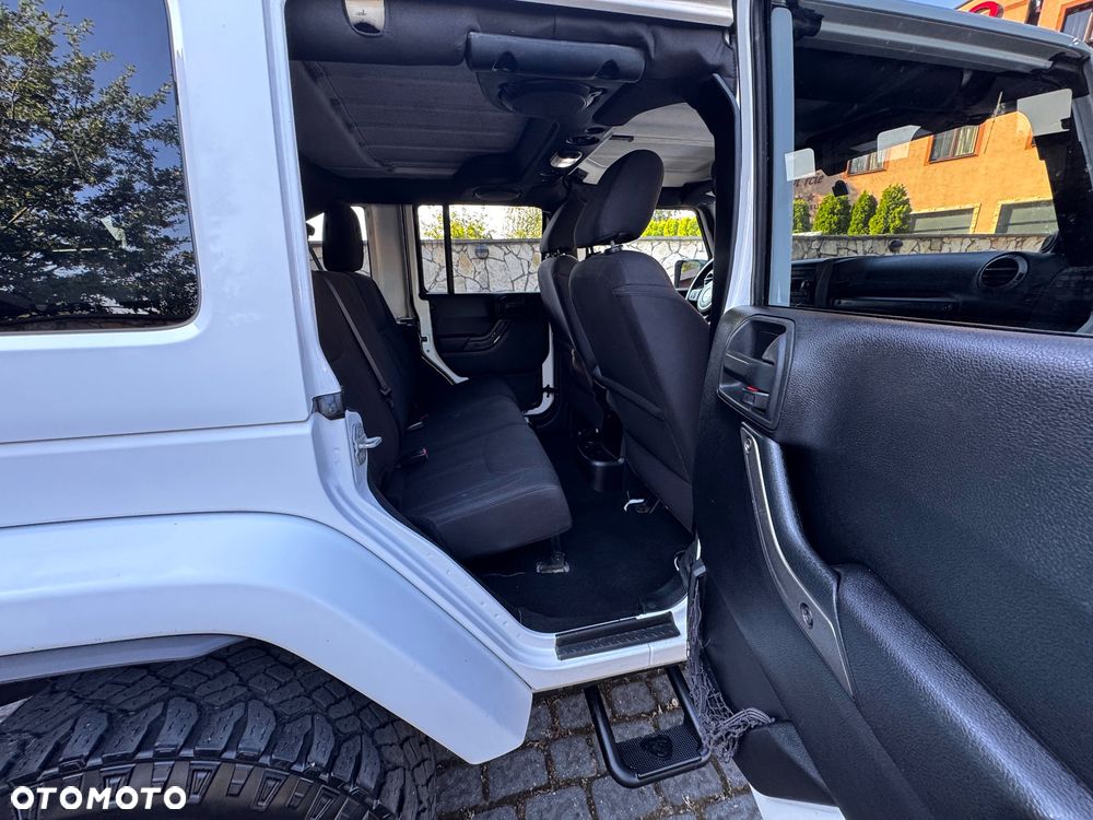 Jeep Wrangler 3.6 Unlim Sahara - 22
