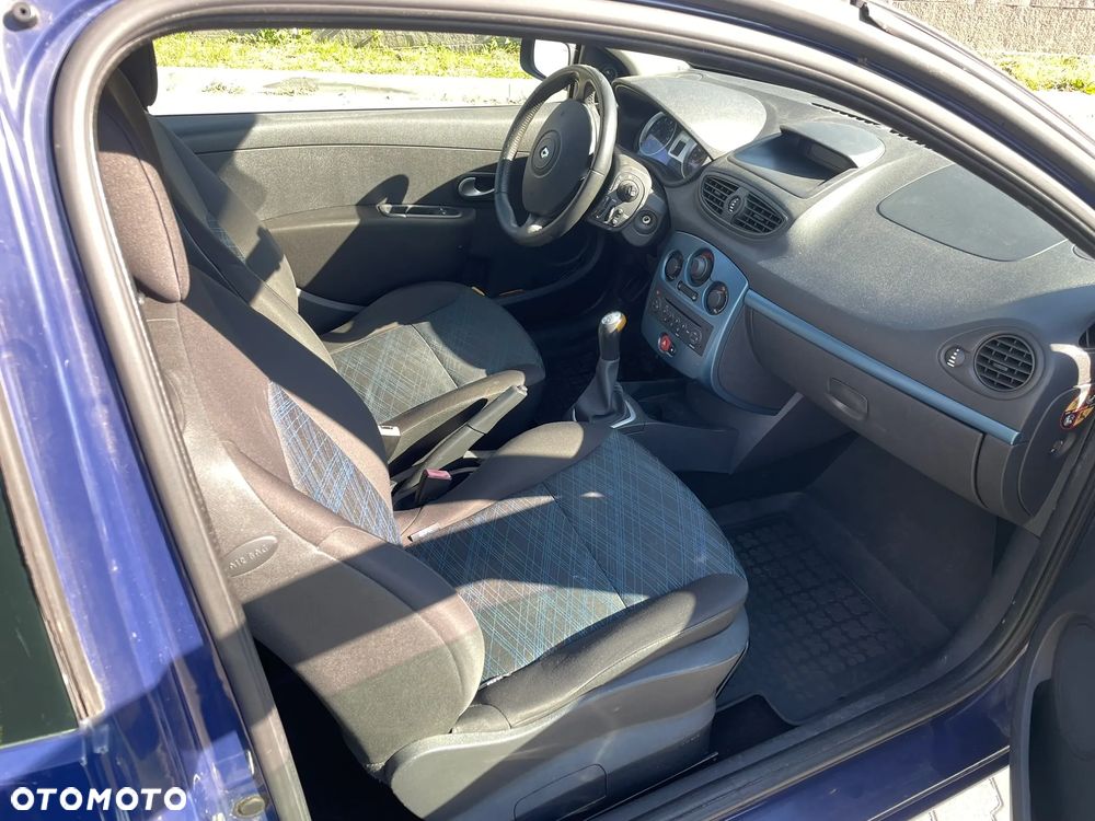 Renault Clio - 7