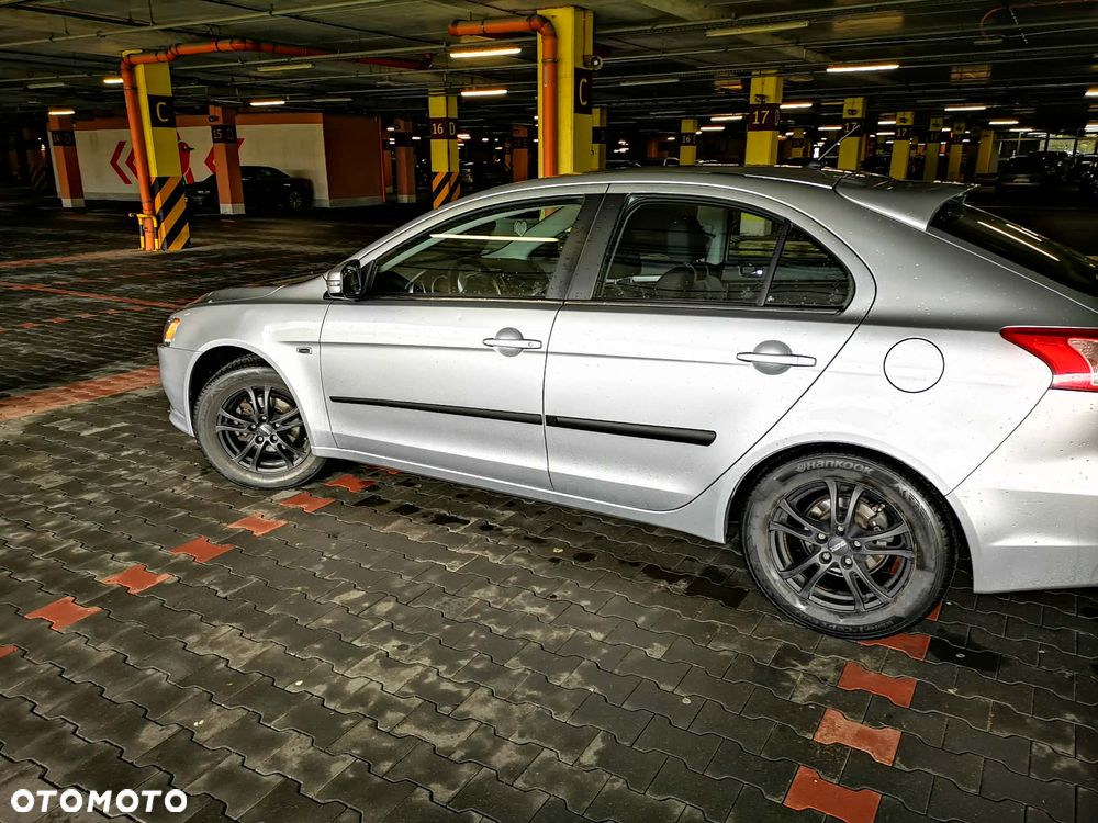 Mitsubishi Lancer 1.6 Inform - 1