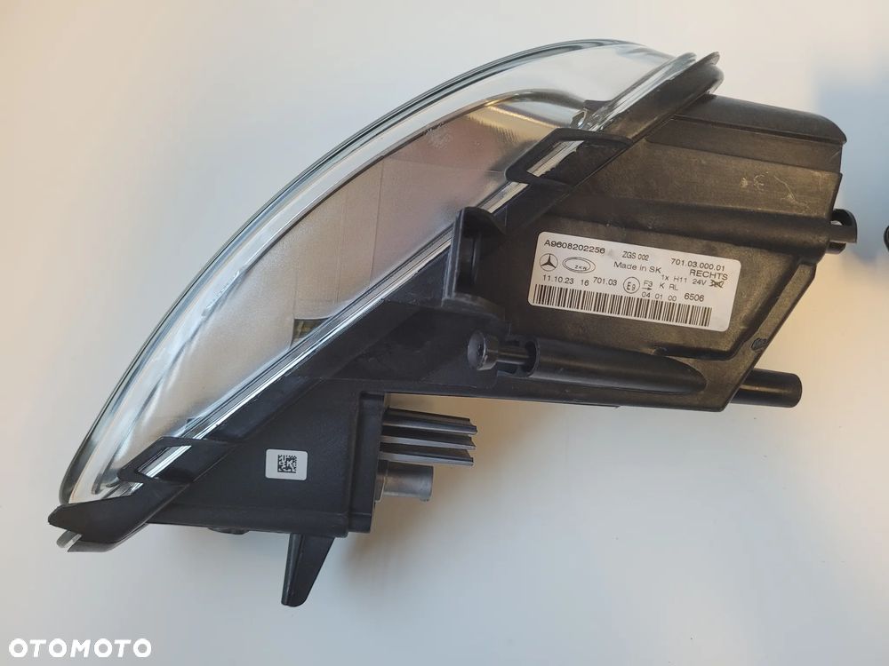 Halogen przeciwmgielny z światłem do jazdy w dzień - 3