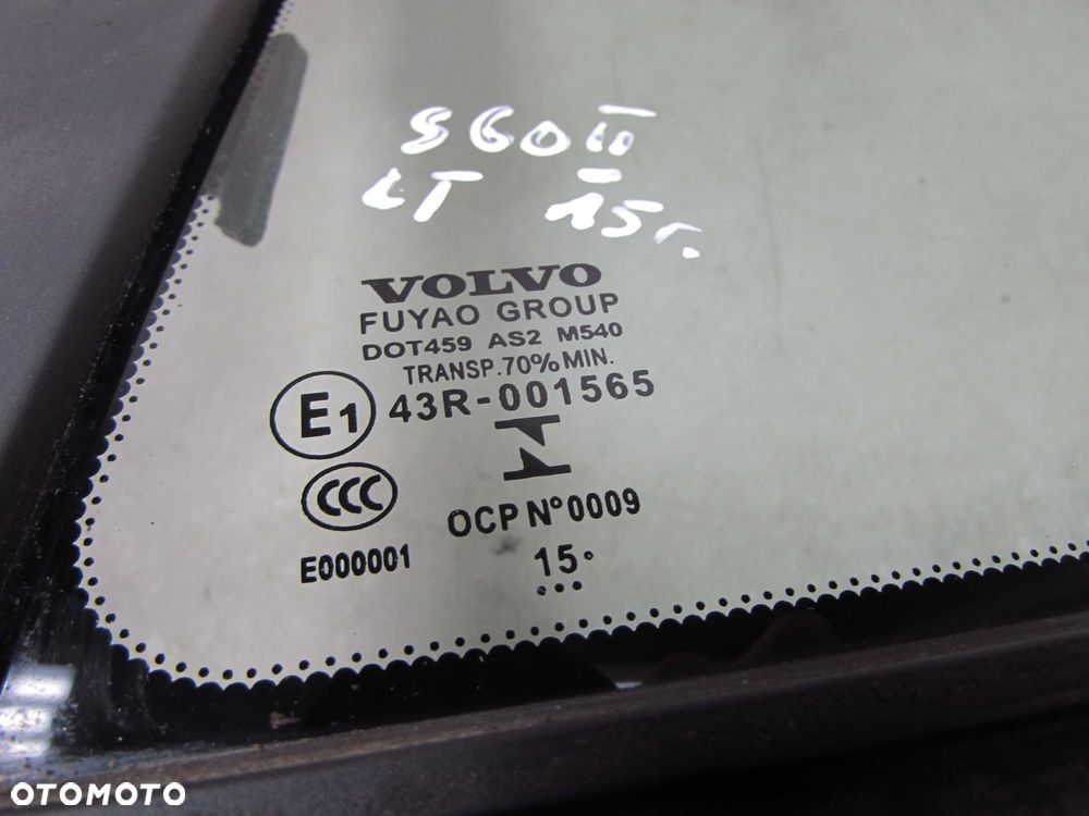 VOLVO S60 II 10- SZYBA DRZWI TYL LEWA TROJKAT 15r - 6