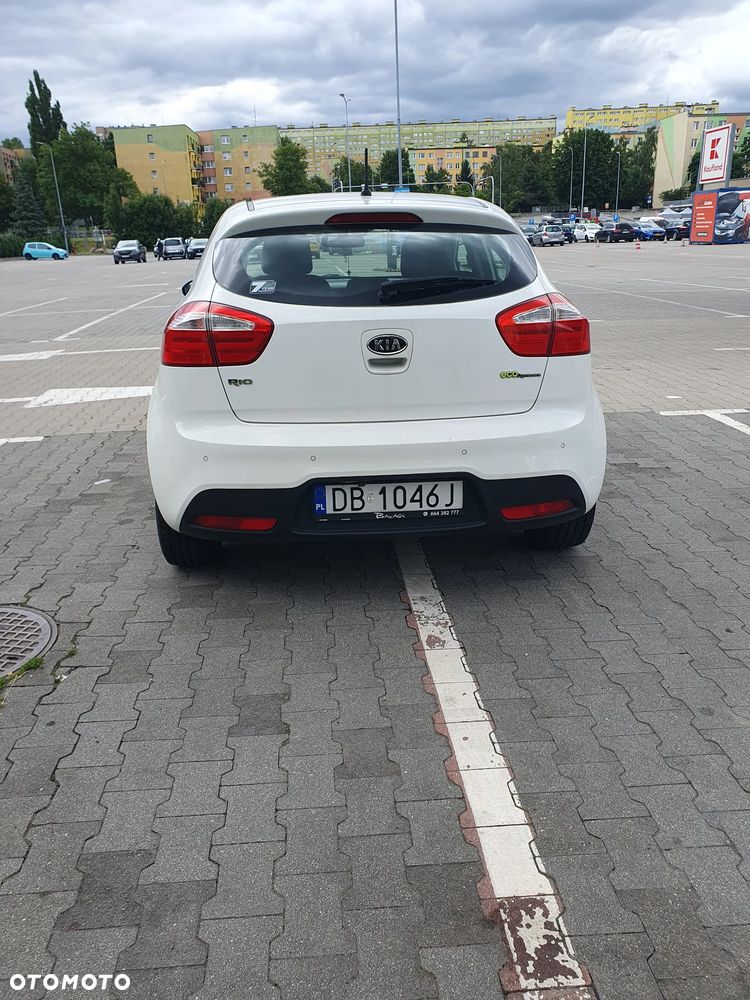 Kia Rio - 4