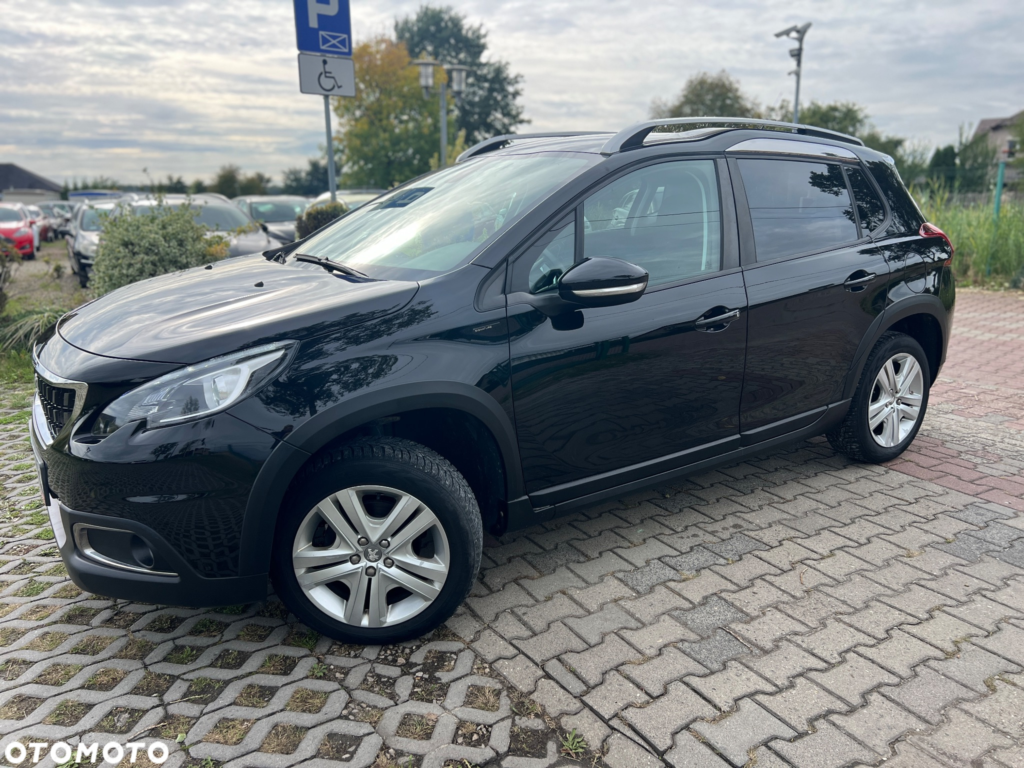Peugeot 2008 1.2 Pure Tech Signature - 19