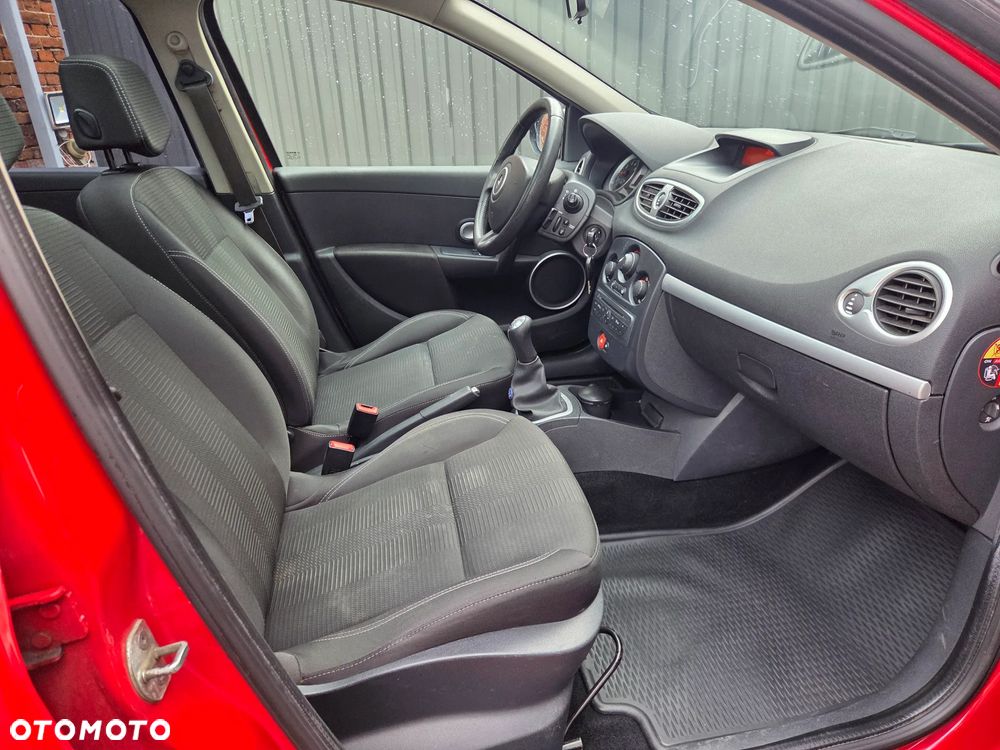 Renault Clio 1.2 16V 75 Expression - 13