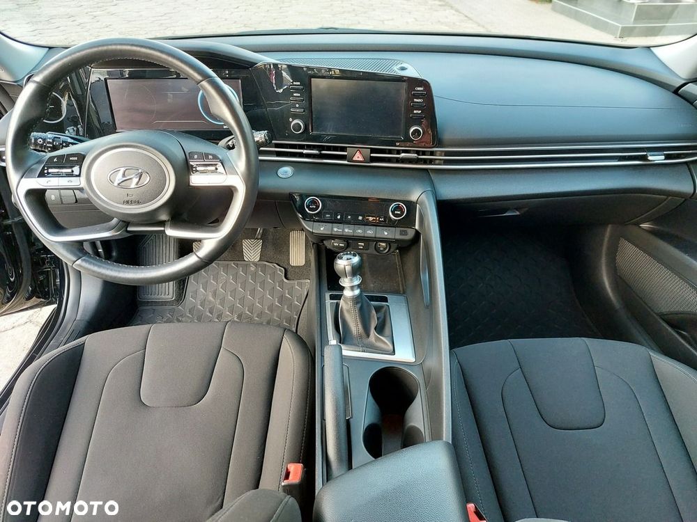 Hyundai Elantra - 19