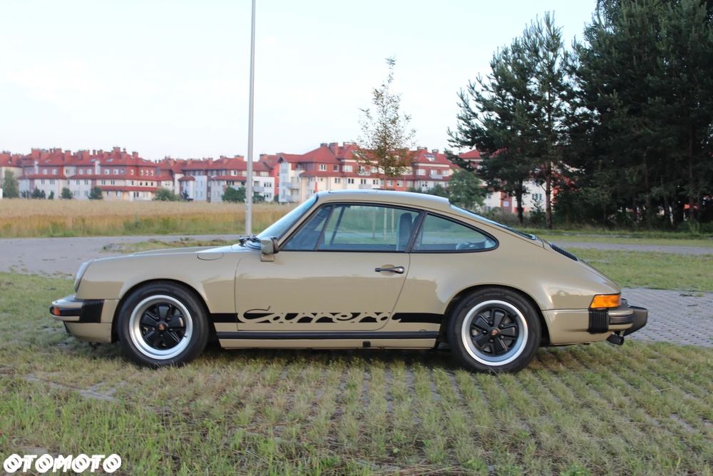Porsche 911 Carrera 2 - 11