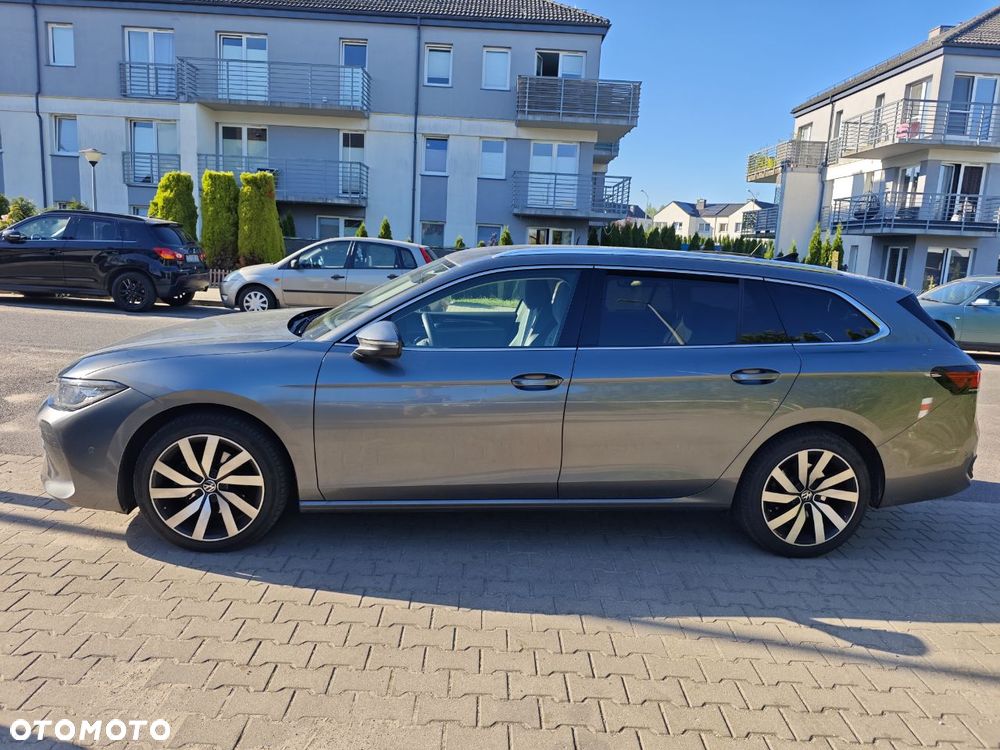 Volkswagen Passat - 1