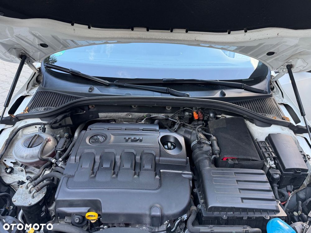 Skoda Octavia 2.0 TDI DSG RS - 37
