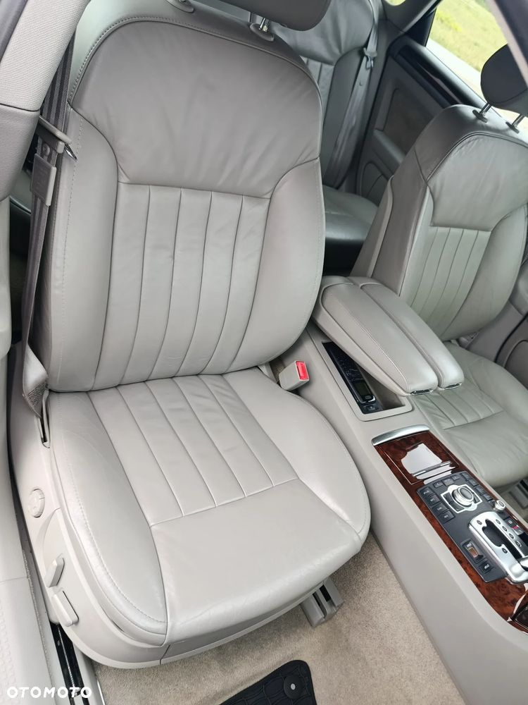 Audi A8 4.2 Quattro - 8