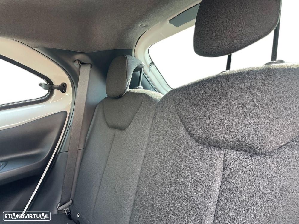 Toyota Aygo X 1.5 Hybrid Play - 6
