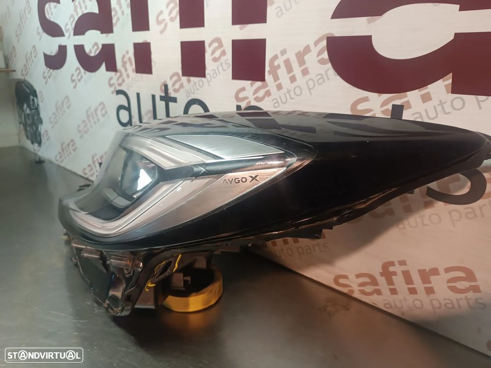 ÓTICA / FAROL TOYOTA AYGO X 2022-2025 - ESQUERDO 02A29318 (APOIOS PARTIDOS) - 19