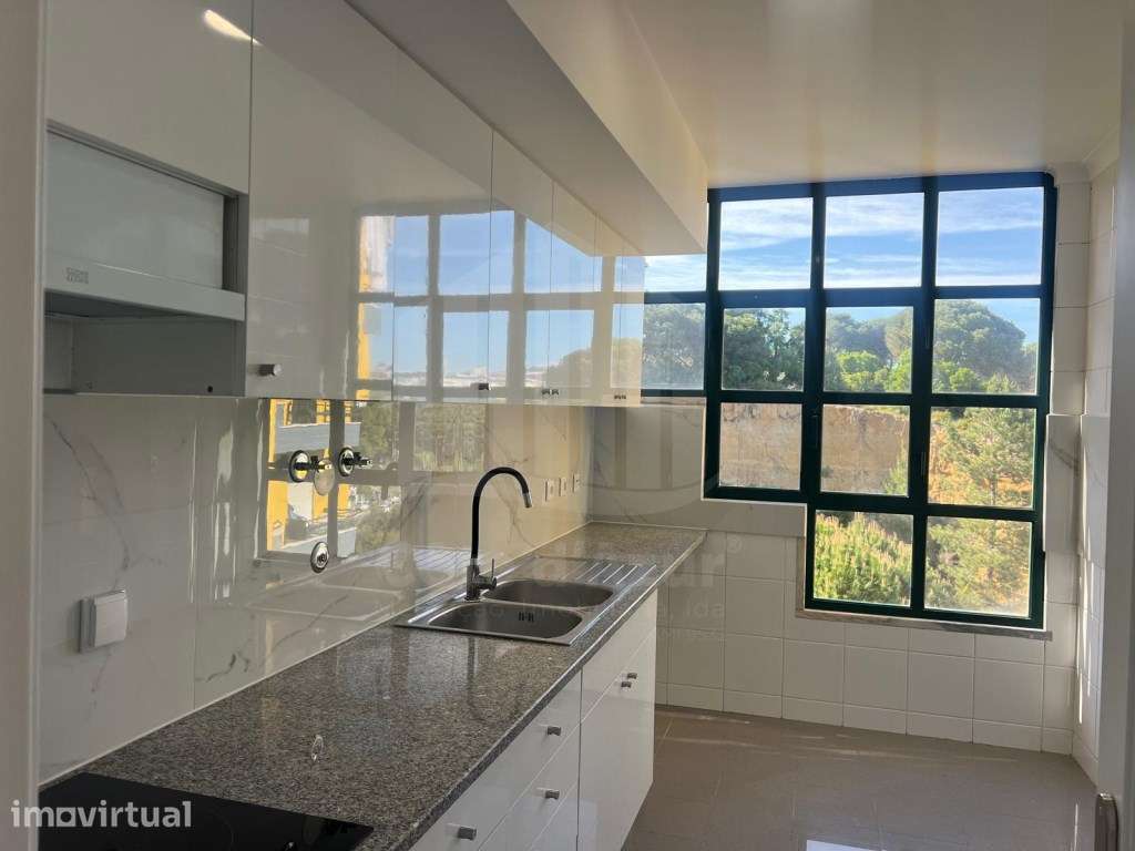 Apartamento T3 Parque da Paz no Feijó com Arrecadação e duas Varandas. - Grande imagem: 2/30
