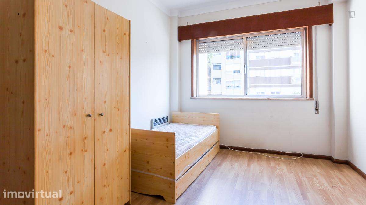 Quarto - localizado em Ramalde Porto - Grande imagem: 2/38