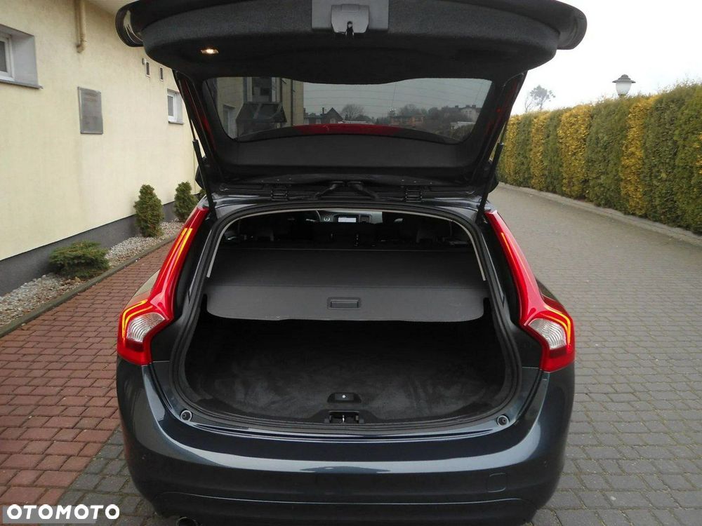 Volvo V60 D2 Momentum - 11