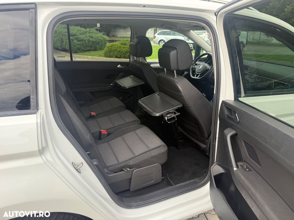 Volkswagen Touran - 13