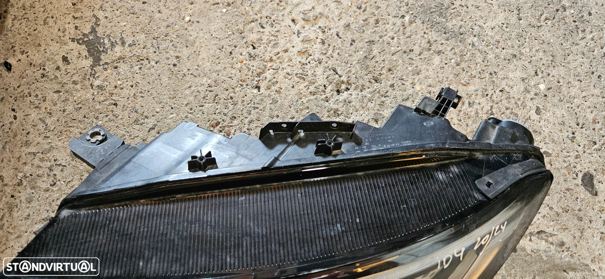 Farol esq vw id4 2020/2024 - 2