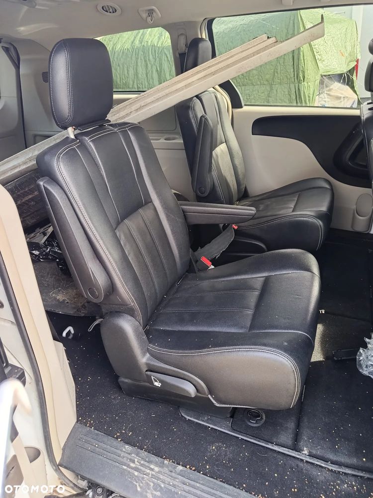 Chrysler Town & Country 3.6 Limited - 7