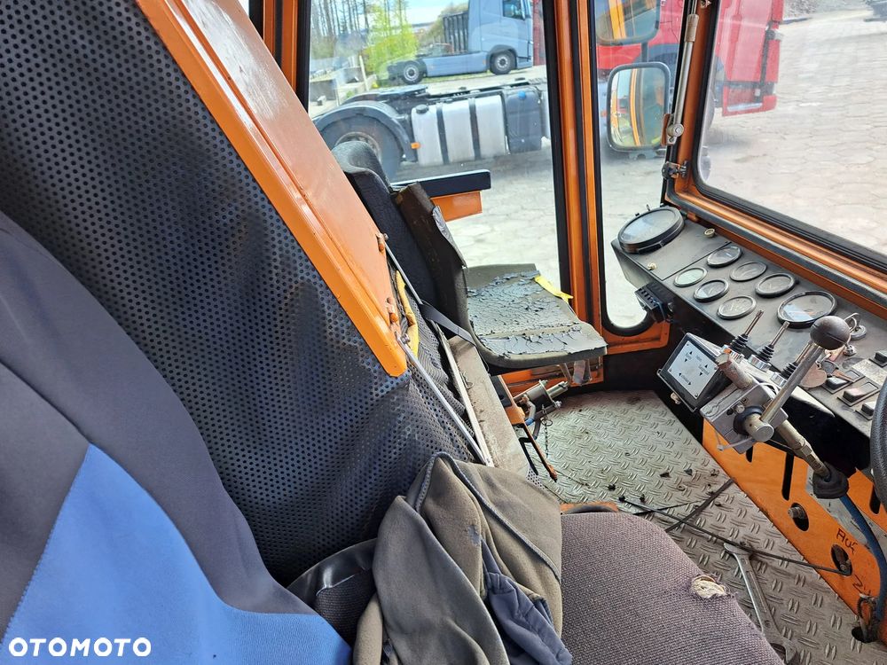 POJAZD SPRZĄTAJĄCY ZAMIATARKA - 10