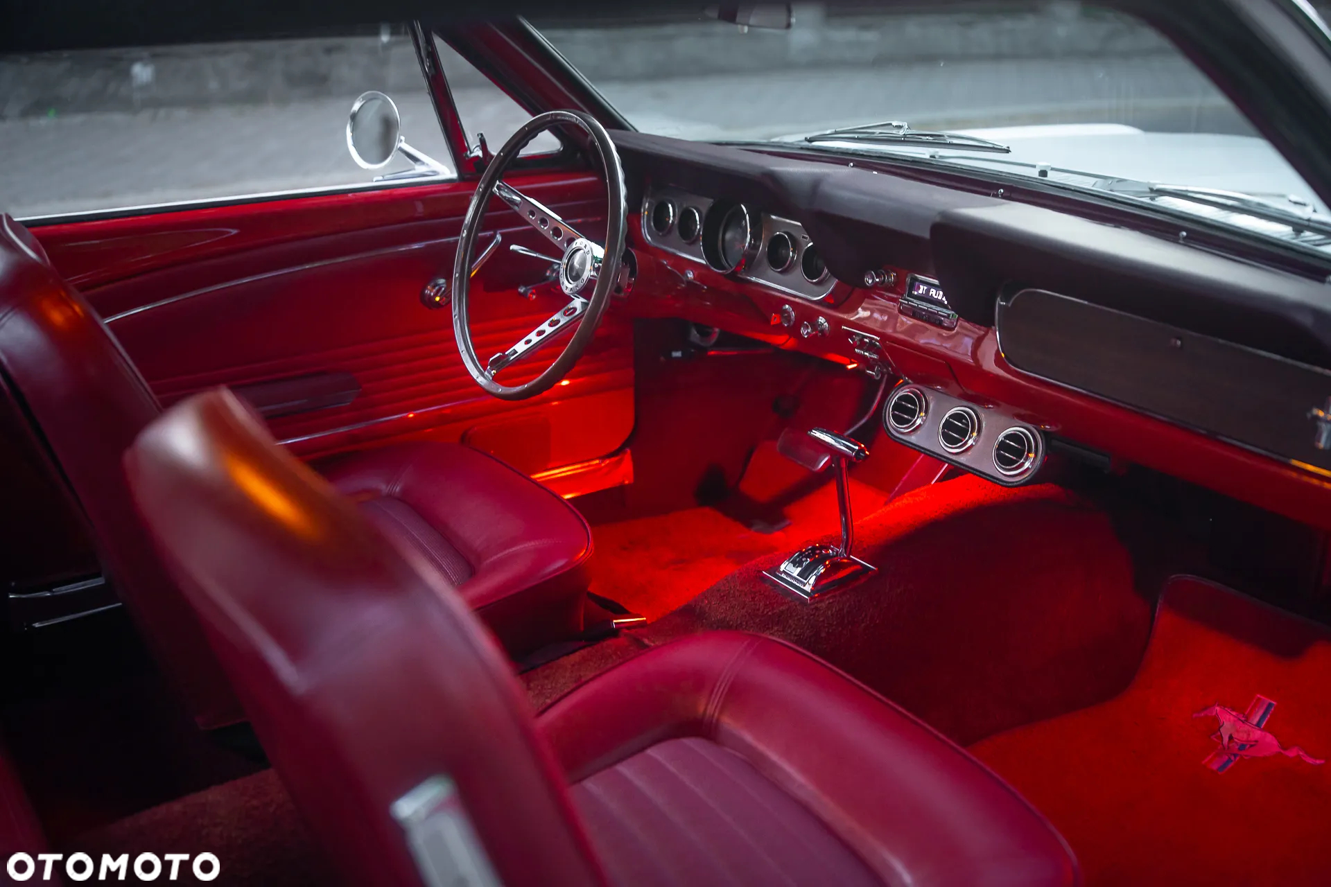 Ford Mustang - 40