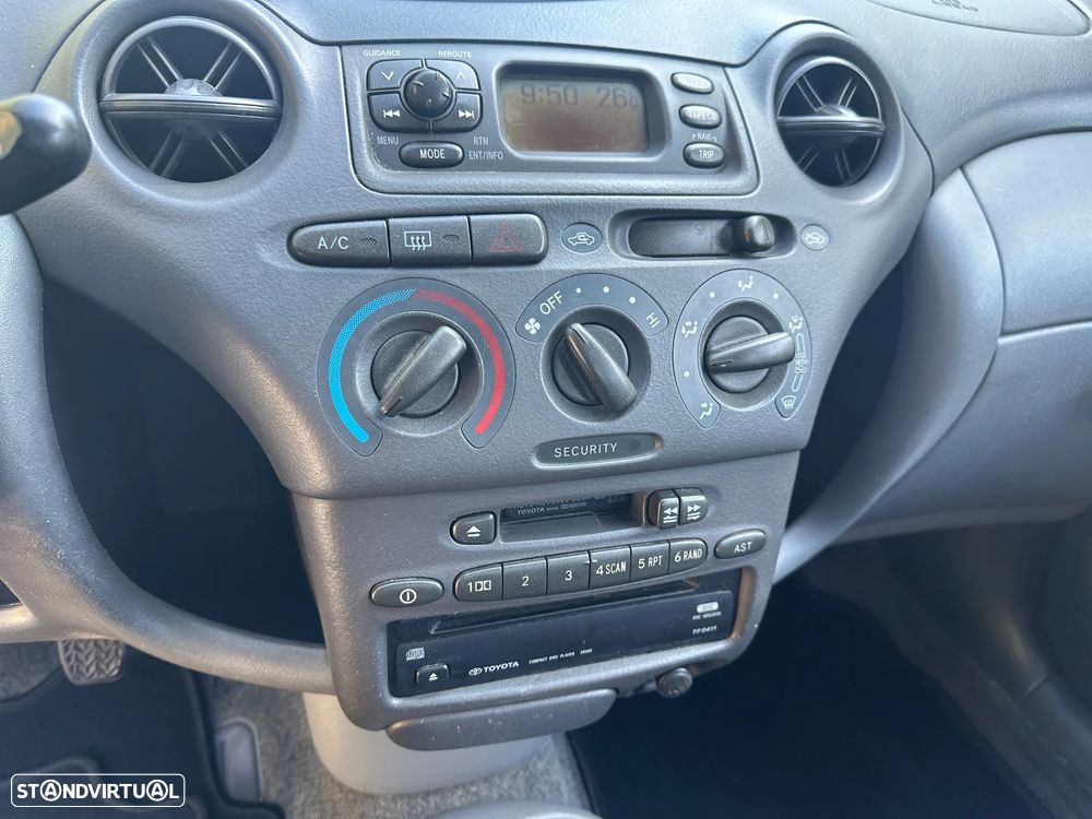 Toyota Yaris 1.0 Sol ABS+CD+AC - 8