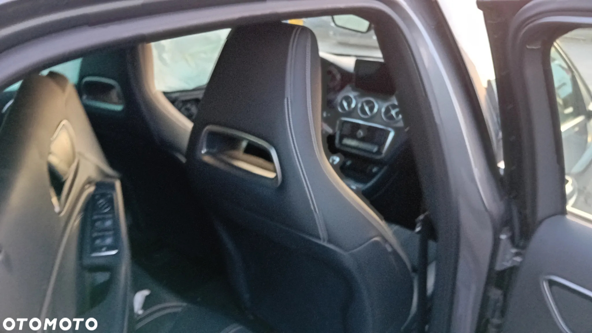 Mercedes-Benz GLA - 13