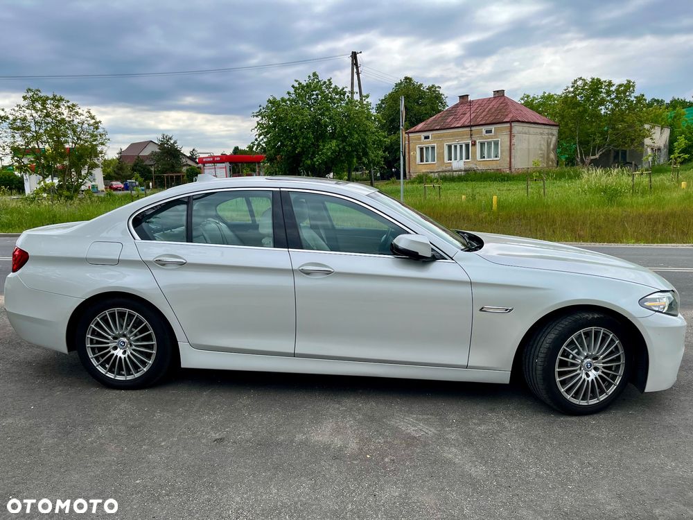 BMW Seria 5 528i xDrive Luxury Line - 3