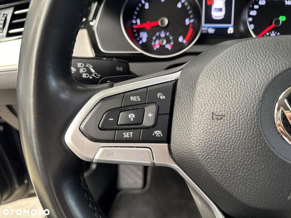Volkswagen Passat - 22