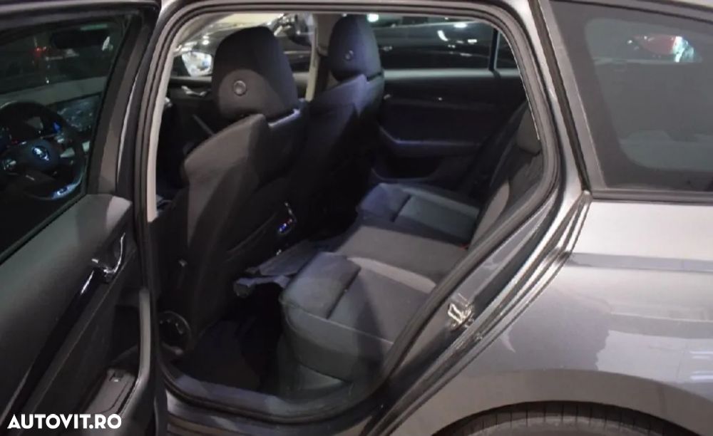 Skoda Octavia Combi 2.0 TDI DSG Tour - 20