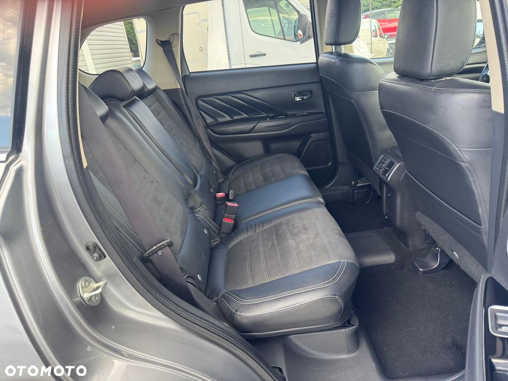 Mitsubishi Outlander 2.4 4WD Diamant - 15