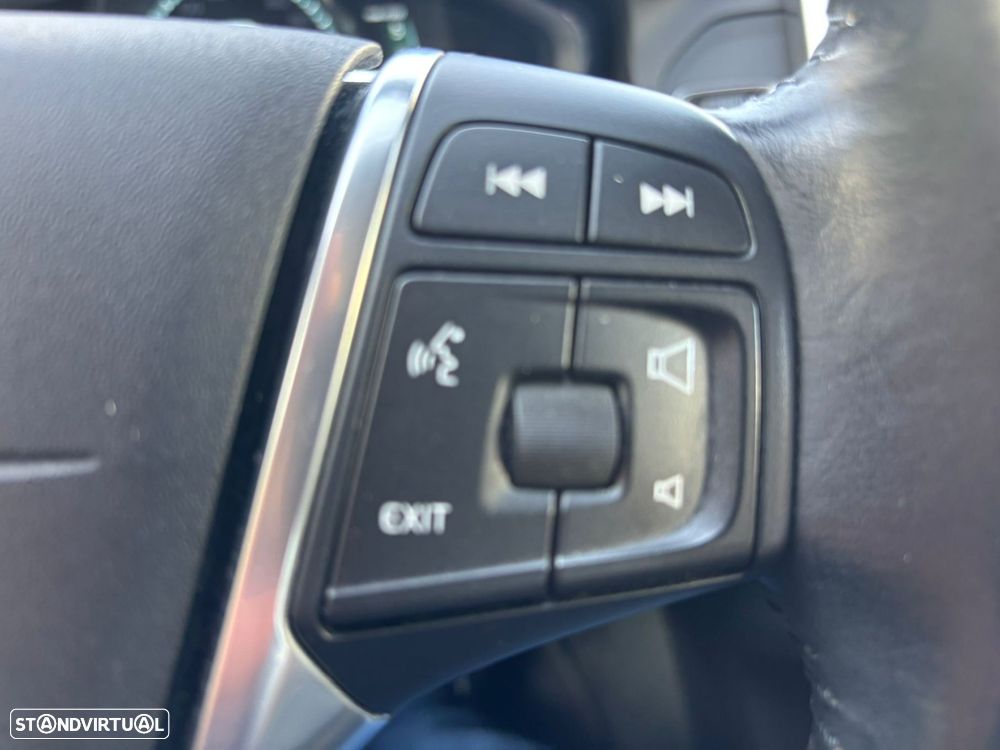 Volvo XC 60 2.0 D4 R-Design - 27