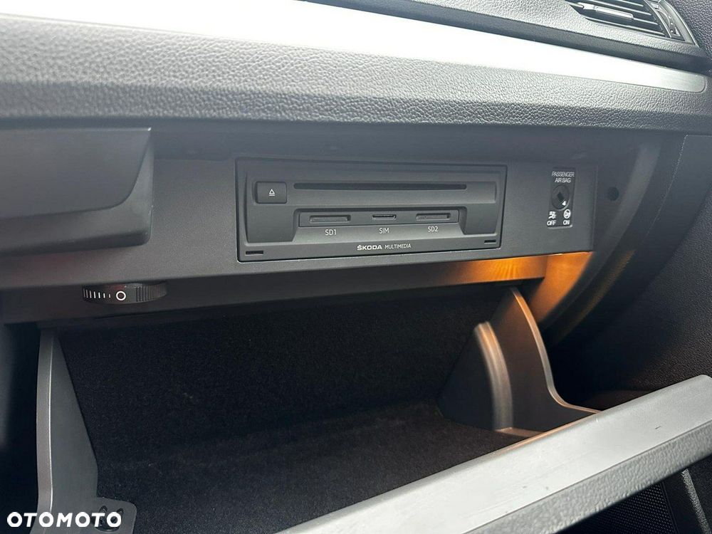 Skoda Superb 2.0 TDI DSG Ambition - 35