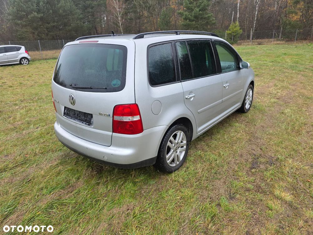 Volkswagen Touran 1.6 FSI - 5