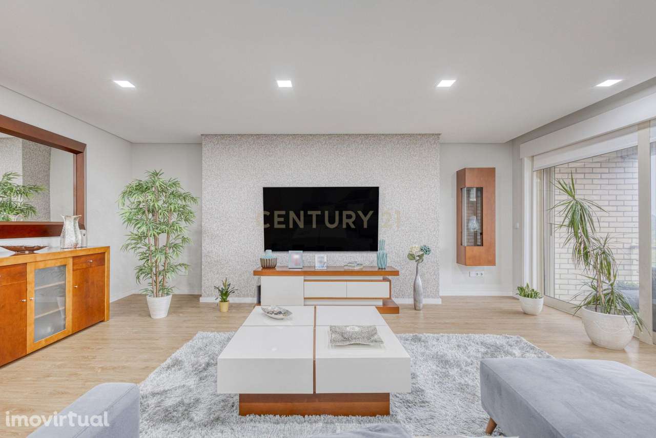 T4 Duplex com varanda e dois terraços privativos na Senhora da Hora - Grande imagem: 4/32