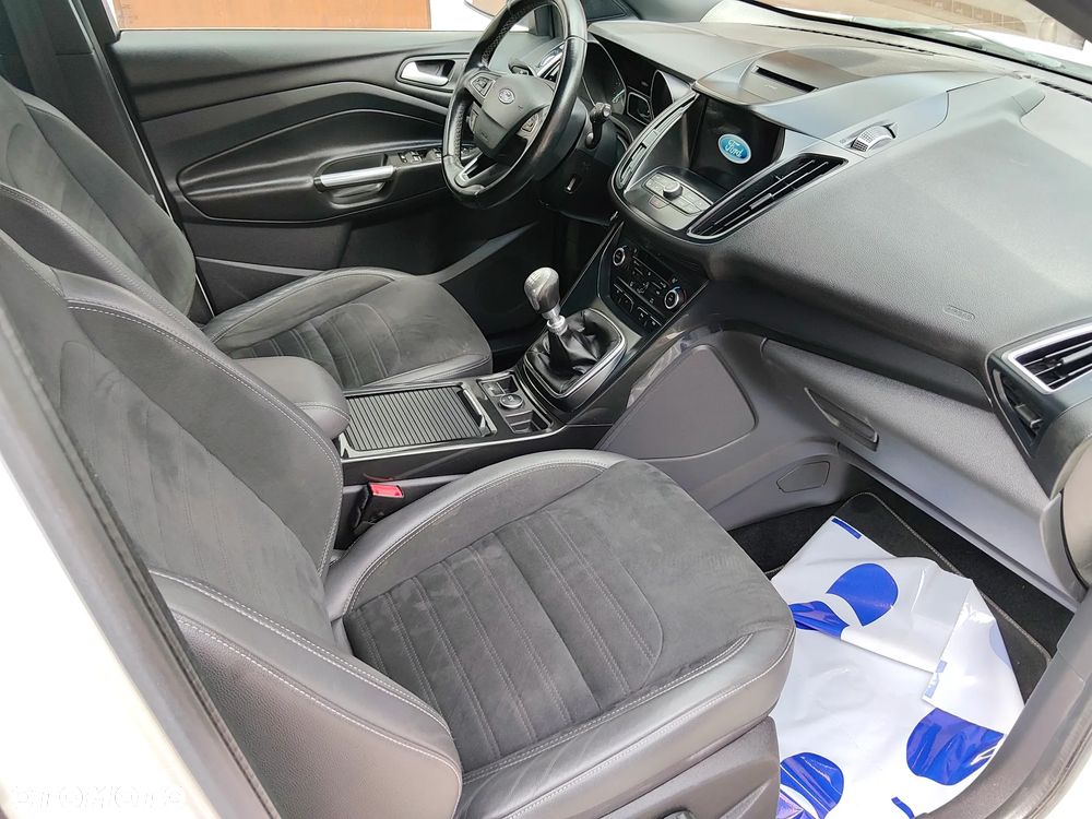 Ford Kuga 2.0 TDCi FWD ST-Line - 24