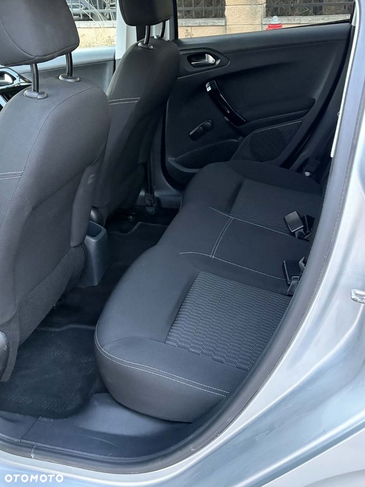 Peugeot 208 - 5