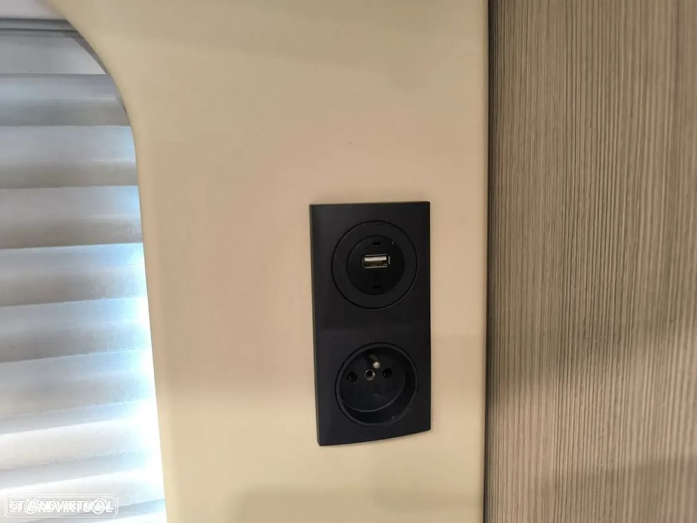 Burstner Ixeo Fifty Five 55 Cama central + basculante - 30