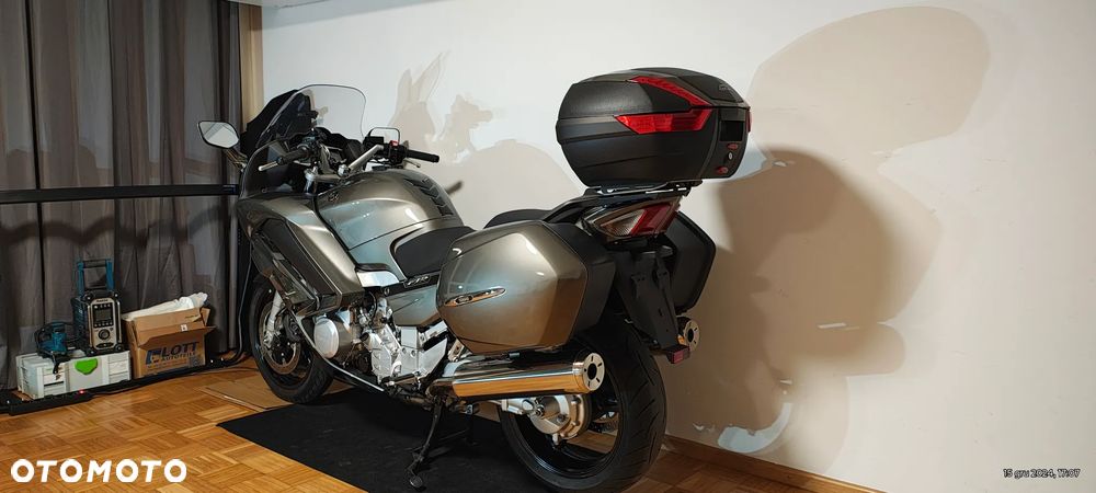 Yamaha FJR - 9