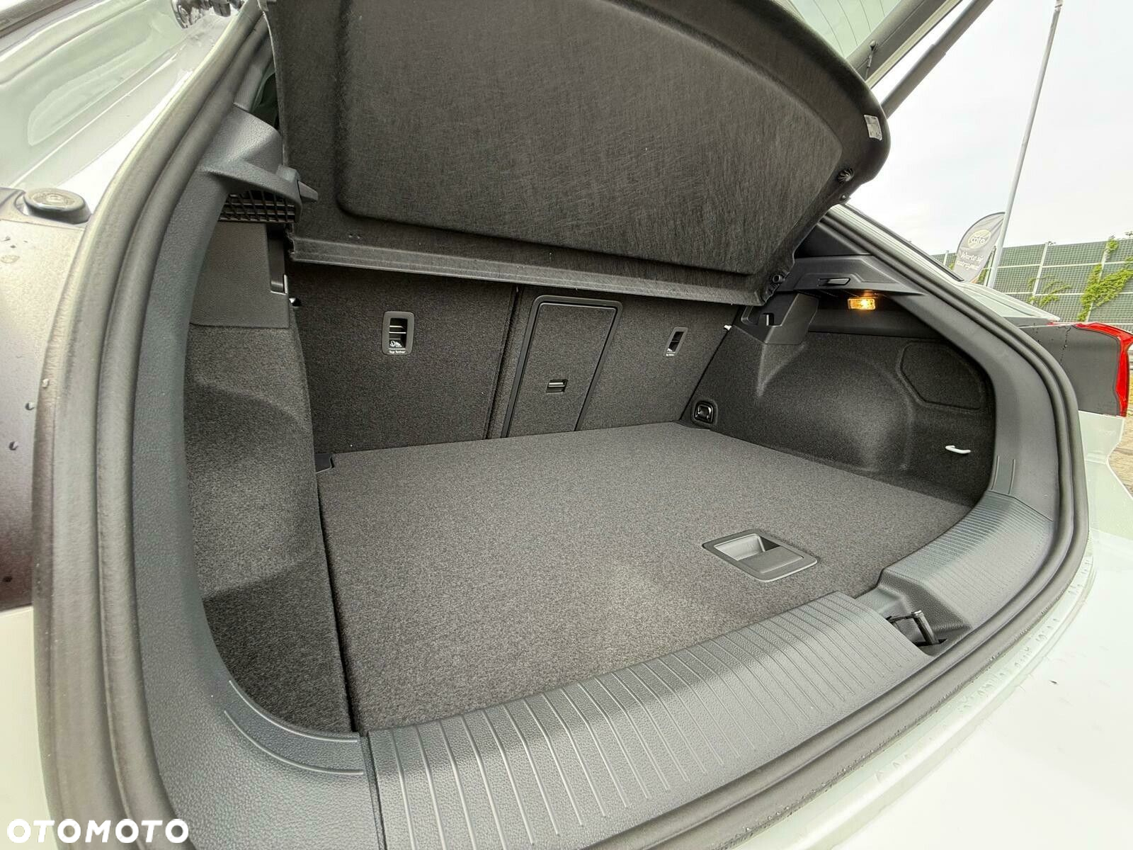 Volkswagen T-Roc 1.5 TSI R-Line Plus DSG - 36
