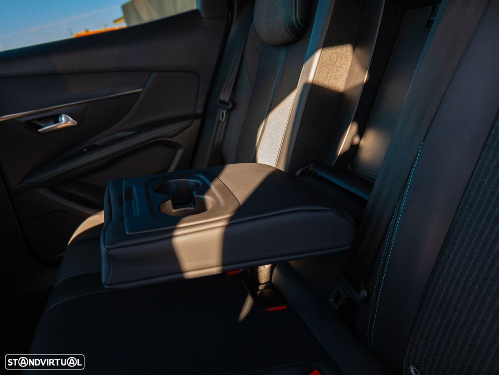 Peugeot 3008 1.2 PureTech Allure Pack EAT8 - 24