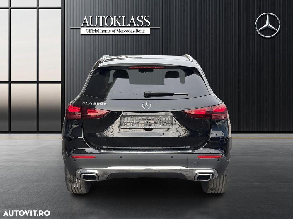 Mercedes-Benz GLA - 8