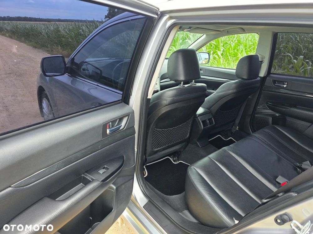 Subaru Legacy 2.5i GT - 12