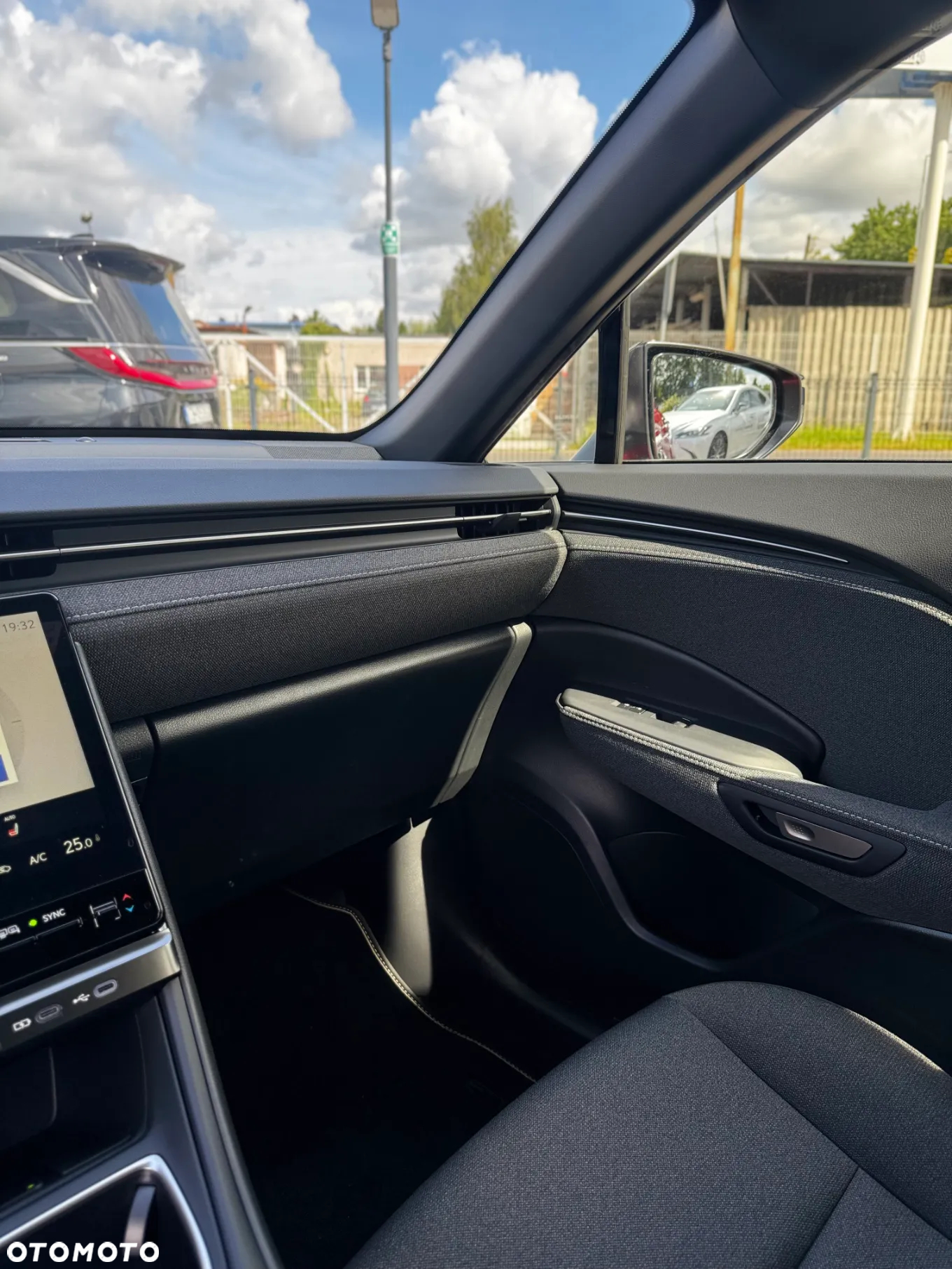 Lexus LBX 1.5 Hybrid - 13
