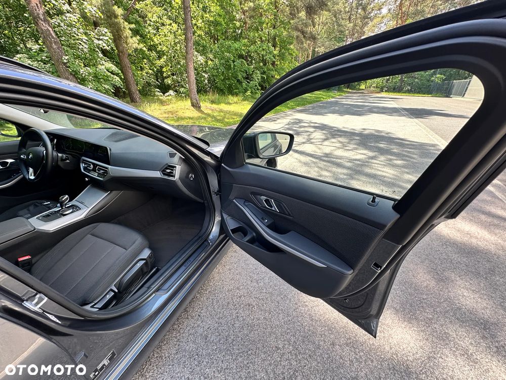 BMW Seria 3 320d xDrive MHEV Sport Line - 24