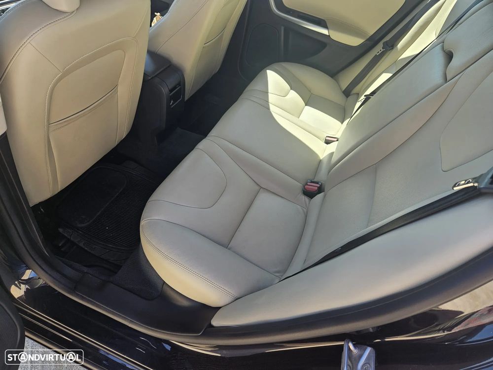 Volvo V60 D6 Plug-In-Hybrid AWD Geartronic Summum - 7