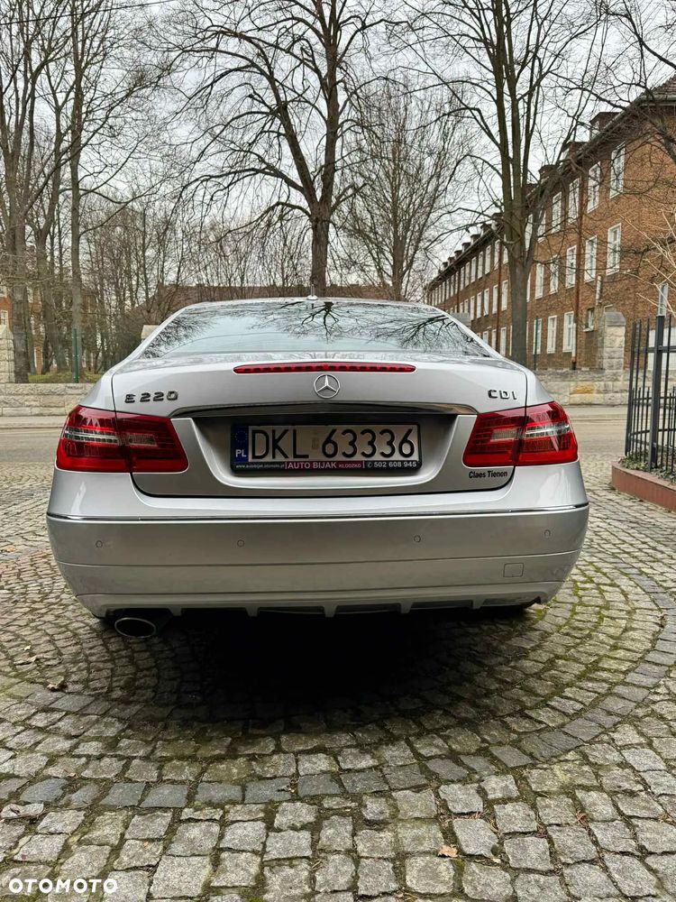 Mercedes-Benz Klasa E 220 CDI DPF Coupe BlueEFFICIENCY 7G-TRONIC Avantgarde - 6